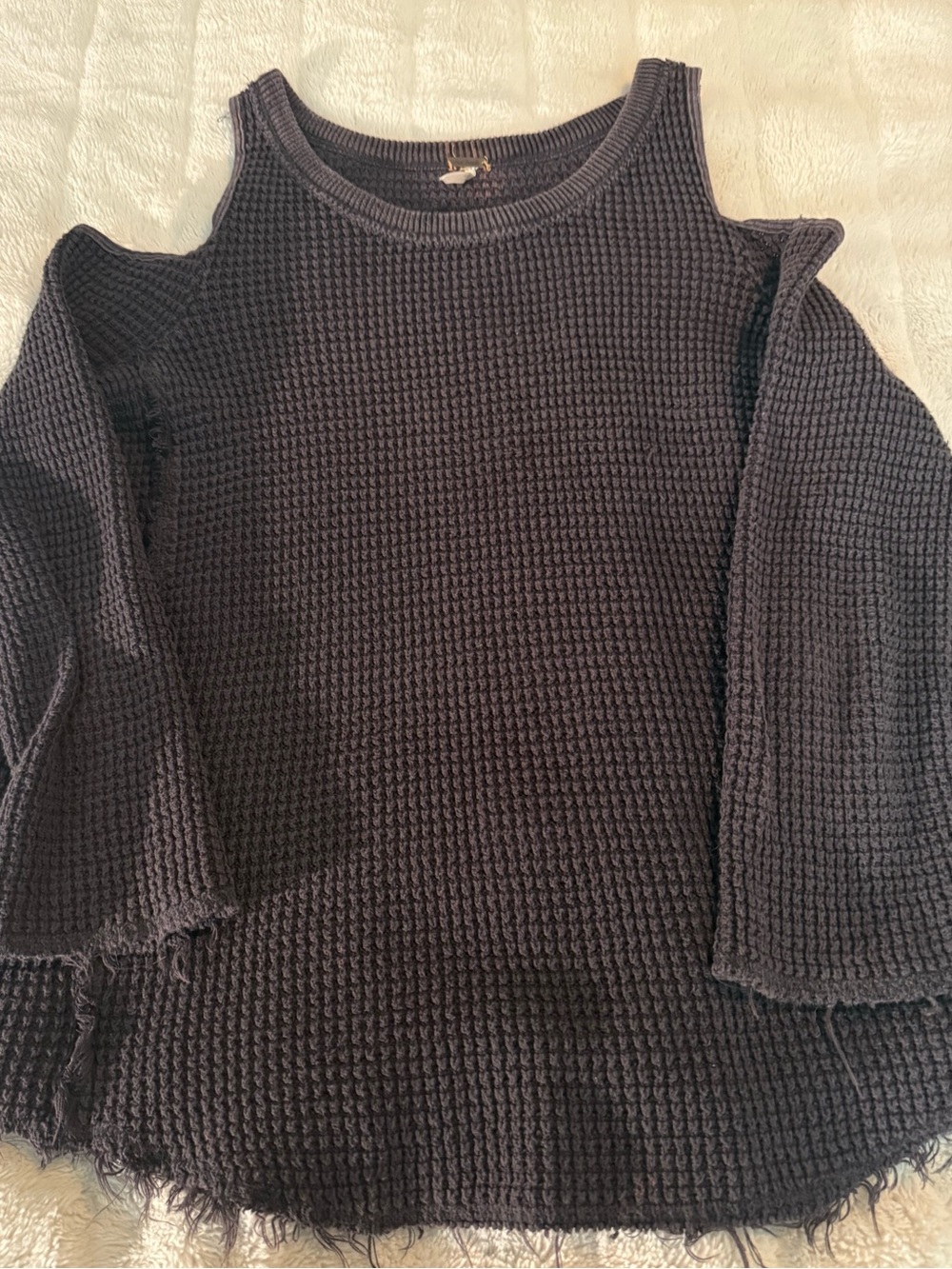 Free People Faded Black Waffle Knit Cold Shoulder Long Sleeve Top Size L - Picture 3 of 9